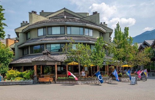 Whistler Village Apartment | Whistler Central, 2 Min to Gondola, Free Parking/Above Bar & Club