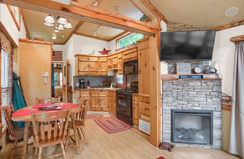 Todd Cabin | Whistling Lumberjack, Aunt Susie's Raystown Lake