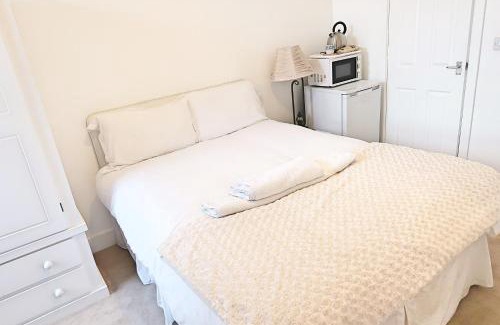 Doncaster House | Whitburn Guest House About 7 mins Walk To The City Free Internet TV