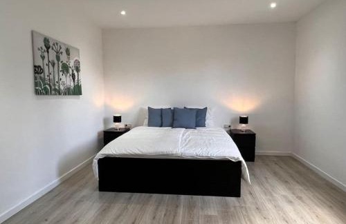 Saint-Laurent Apartment | White apartment, 2 Chambre-Arrivée autonome-Wifi rapide