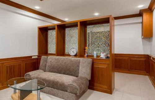 Silom Apartment | White Base