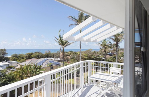 Lake Cathie Cottage | White Beach Cottage - Pets Welcome