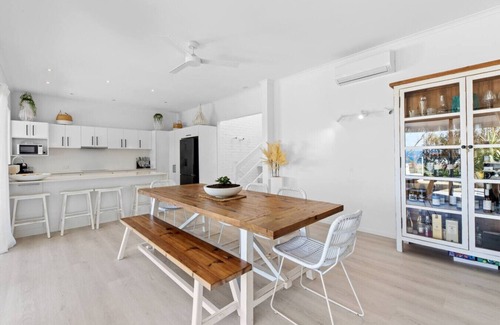 Sunshine Beach House | "WHITE BEACH HOUSE" High on Belmore, PETS welcome