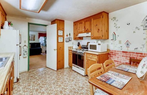 Nevada City Cabin | White Birch Cabin at Piety Hill Cottages