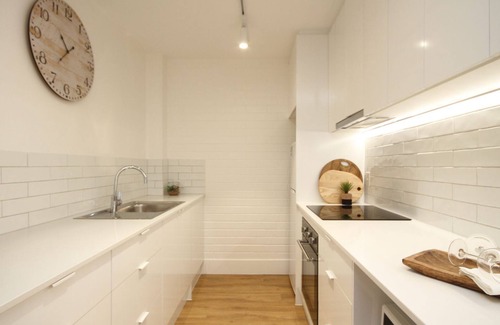 Coolangatta Apartment | White Caps Unit 3- 400 metres to Kirra Beach, cafes and restaurants