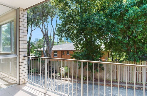 Coolangatta Apartment | White Caps Unit 3- 400 metres to Kirra Beach, cafes and restaurants