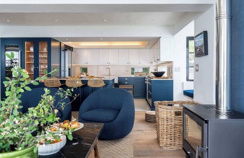 Clifton Apartment | White Cliffs Penthouse - Clifton | Roof-top pool