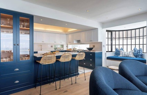 Clifton Apartment | White Cliffs Penthouse - Clifton | Roof-top pool