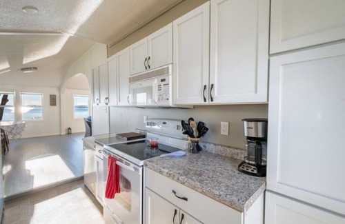 Detroit Lakes House | White Clover Beach Cabin