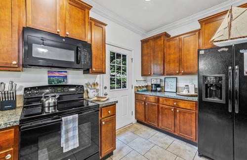 Skyland Cottage | "White Cottage Inn" Charming, Cozy, Convenient!