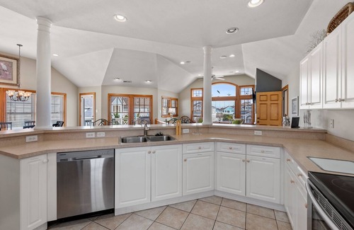 Buck Island House | White Dolphin: Hot Tub | Pool Access | Pets OK