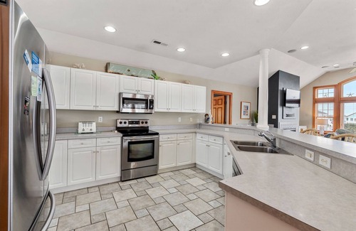 Buck Island House | White Dolphin: Hot Tub | Pool Access | Pets OK