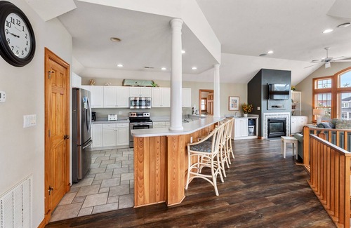 Buck Island House | White Dolphin: Hot Tub | Rec Room | Pool Access