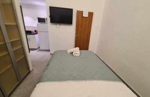 Nachlaot Apartment | White Elephant