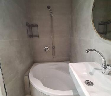 Nachlaot Apartment | White Elephant
