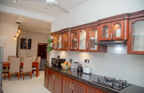 Hikkaduwa House | White Elephant Villa