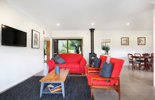 Healesville House | White Gum Unit - Belaradah on Stefani Estate Vineyard