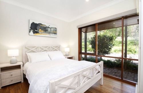 Healesville House | White Gum Unit - Belaradah on Stefani Estate Vineyard