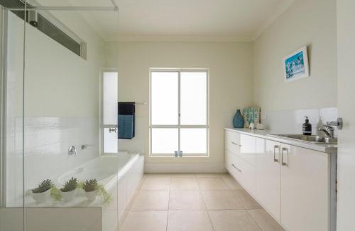 Para Wurlie House | White Haven - Beachfront