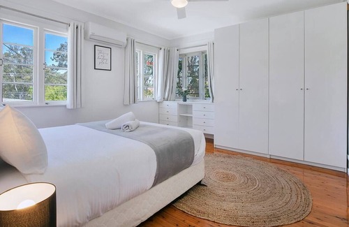 Coorparoo House | White Hill Bungalow Poolside Fun for Families