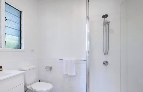 Coorparoo House | White Hill Bungalow Poolside Fun for Families