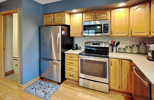 Blakeslee House | White Horse Lodge | Hot Tub, Fire Pit, Boat Slip