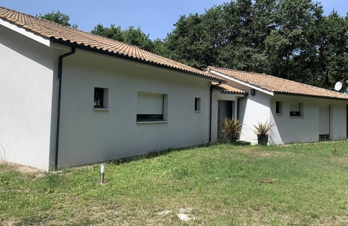 Saint-Vivien-de-Medoc Villa | WHITE HOUSE