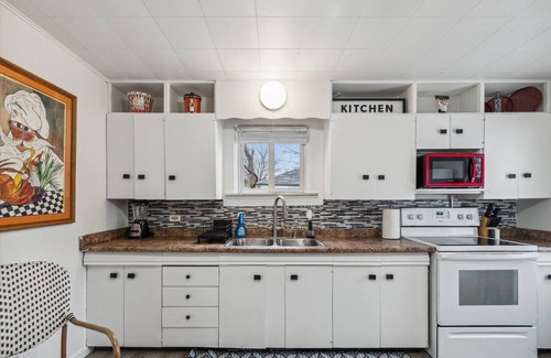 Bay City House | White House Bungalow