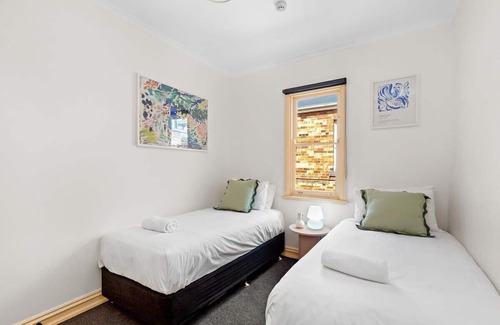 Fitzroy House | White House Fitzroy - 10+ Bedrooms & for 32 guests