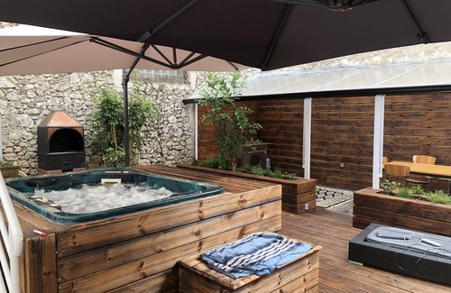 Eymet House | White House