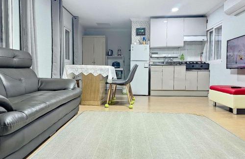 Chuncheon House | White House in Forest
