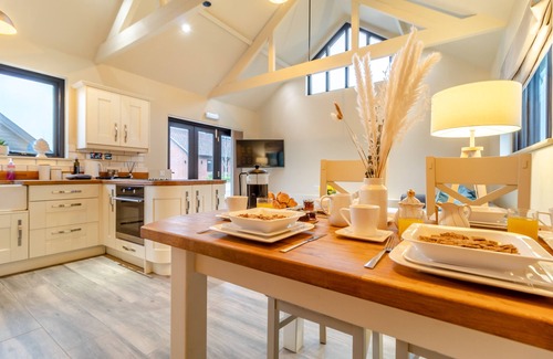 Halesworth House | White House Lodges - Swallow