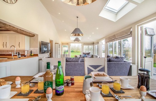 Halesworth House | White House Lodges - Dragonfly