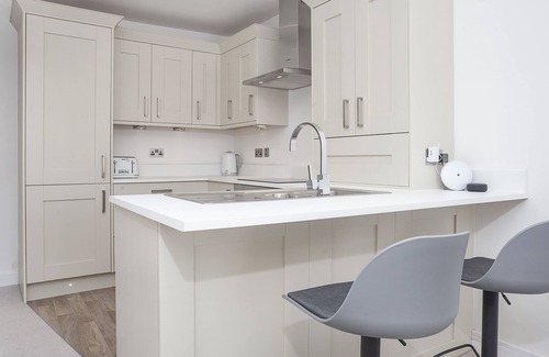 Huntington Apartment | White House Luxury Apartments- Apartment B