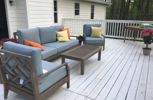 Woodstock House | White House on a hillnPet f., close to wedding venues, Roswell, Milton & Canton.