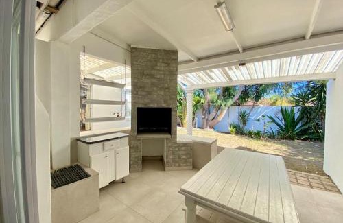 Summerstrand Apartment | White House