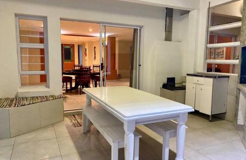 Summerstrand Apartment | White House