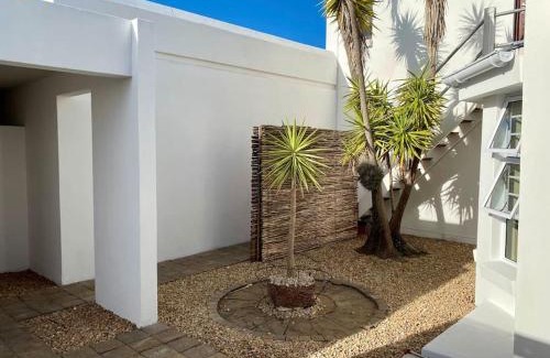 Summerstrand Apartment | White House