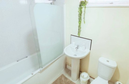 Stroud Apartment | White Jasmine in Stroud