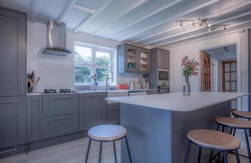 Narberth House | White Mill - 4 Bedroom Holiday Home - Lampeter Velfrey - Narberth