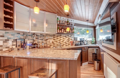 Thornton House | White Mountain Escape w/Separate In-Law Suite!