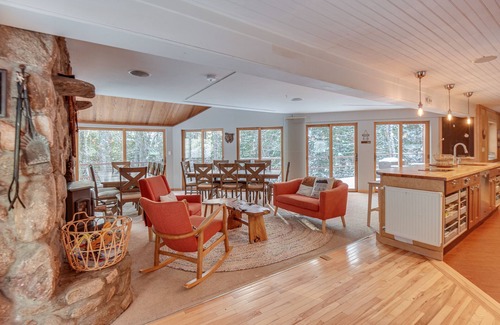 Thornton House | White Mountain Escape w/Separate In-Law Suite!