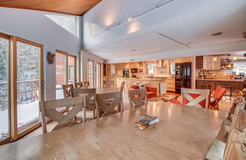 Thornton House | White Mountain Escape w/Separate In-Law Suite!