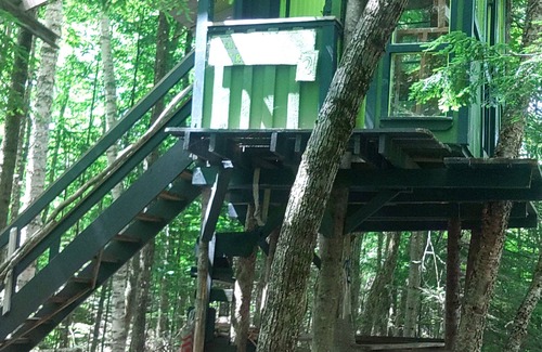 Warren Cabin | White Mountain riverside Treehouse