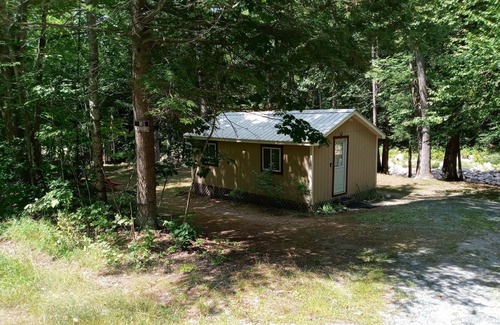 Woodsville Cabin | White Mountain scenic river camp with cozy cabin