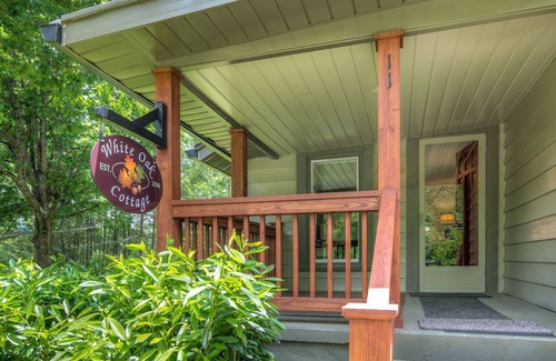 Black Mountain House | White Oak Cottage-Walk to Downtown Black Mountain