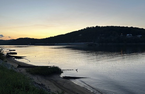 Flatwoods RV Rental | White Oak Landing RV, Charming river side gated RV park Near historic Clifton TN