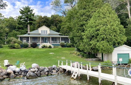 Green Lake House | White Oaks-Grand, Air Conditioned Lakefront Home on Green Lake's North Shore