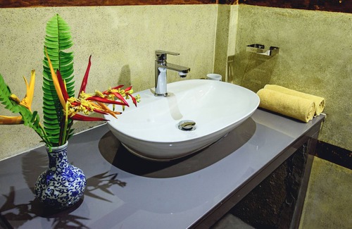 Dodanduwa Bed & Breakfast | White on White
