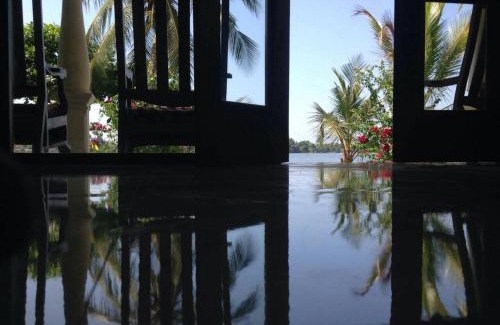 Hettimulla House | White Peacock Villa